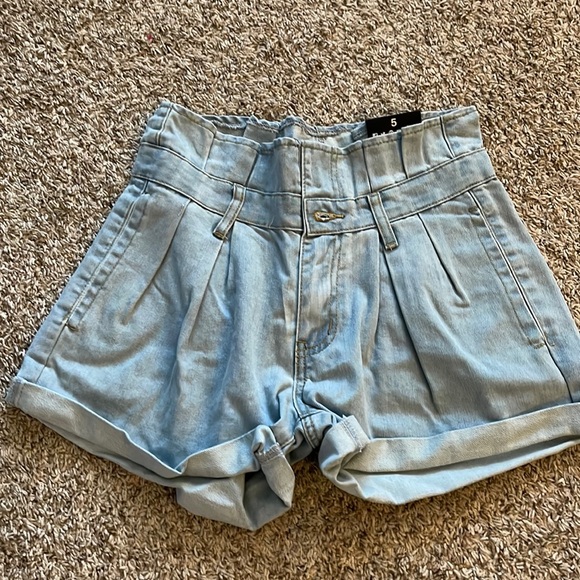 New with tags Fashion Nova denim shorts - Picture 1 of 2